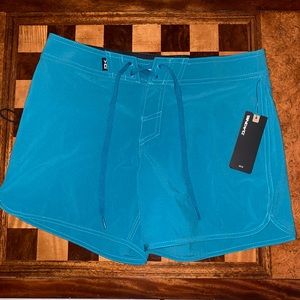 New Dakine Womens Freeride 5” Size 24 inch Shorts